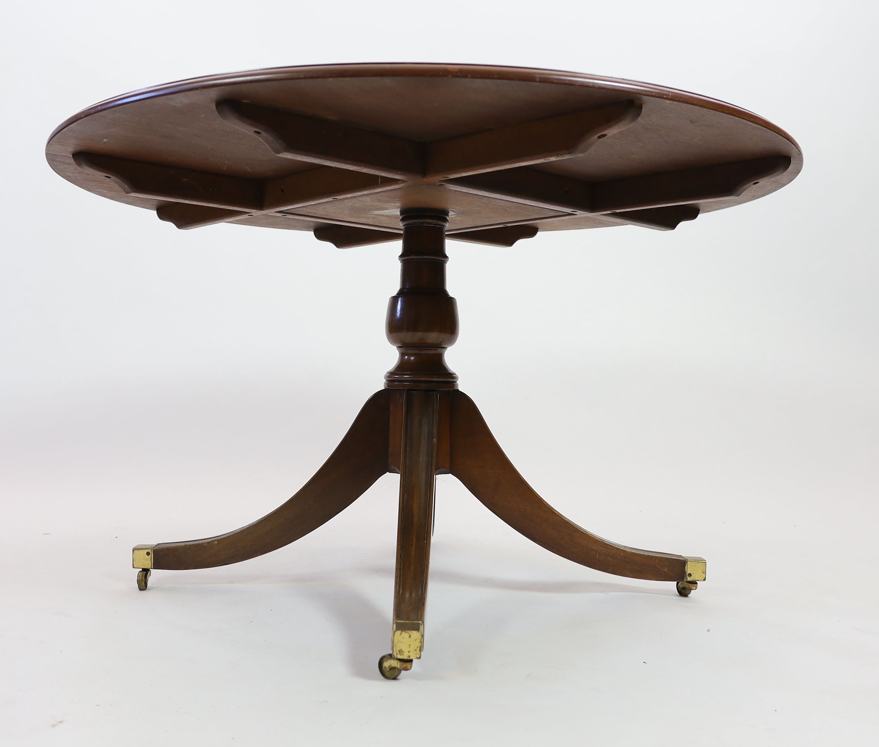 A George III style circular mahogany breakfast table, diameter 124cm height 73cm